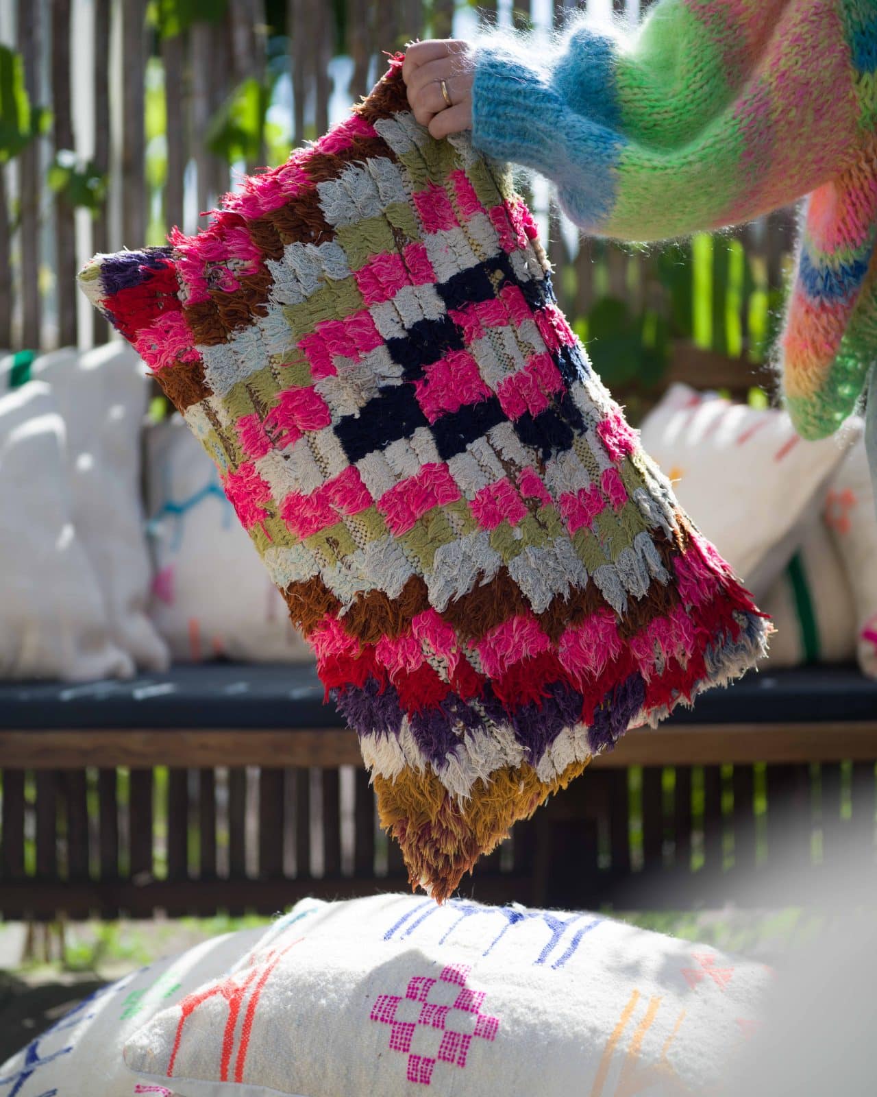 Kudde gjord av Vintagetextilier "Beldi pop" nr.1