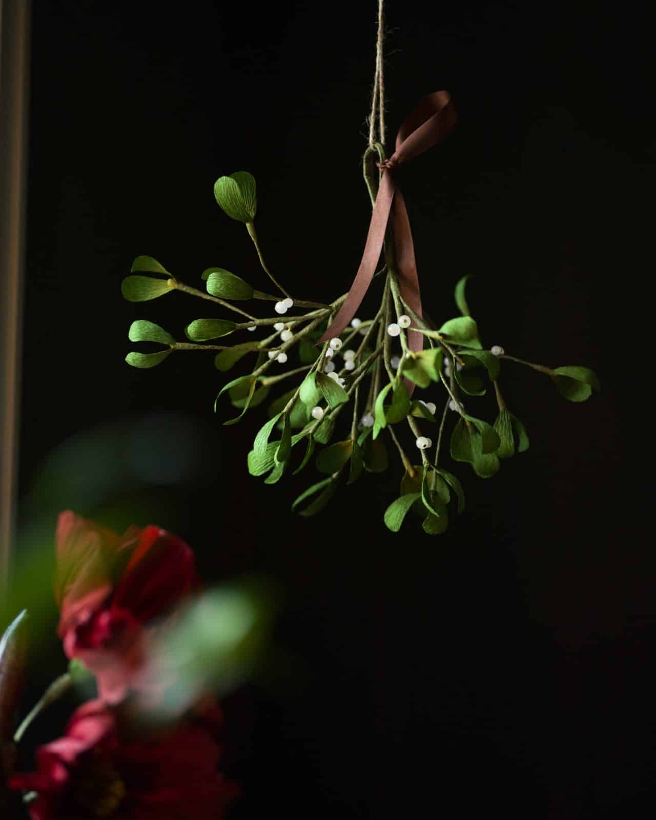 Handgjord mistel i papper och glas